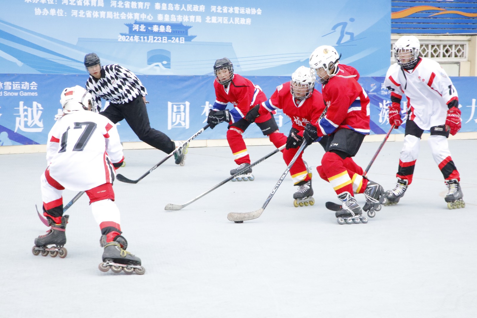 五冰会战报:河北省第五届冰雪运动会陆地冰球比赛（社会组）于11月22-24日在秦皇岛市北戴河区海北路小学完赛