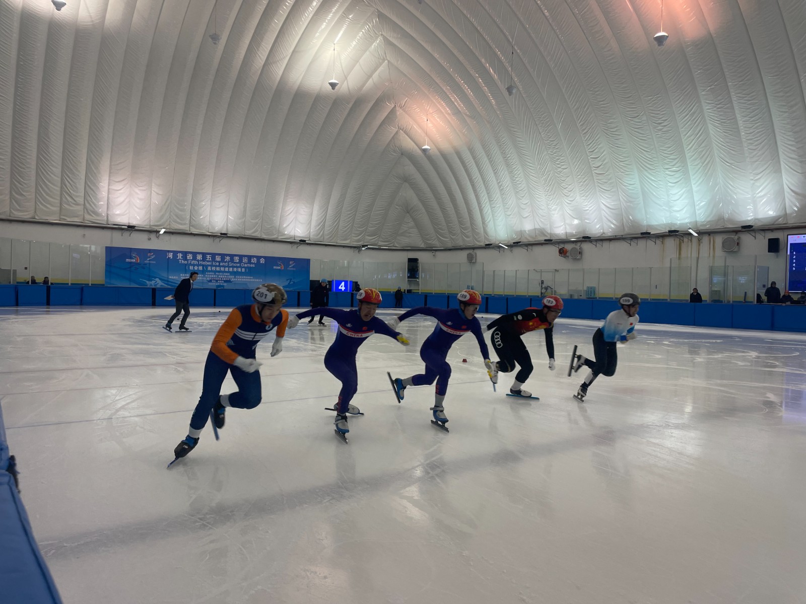 河北省第五届冰雪运动会短道速滑比赛(社会组、高校组）开赛